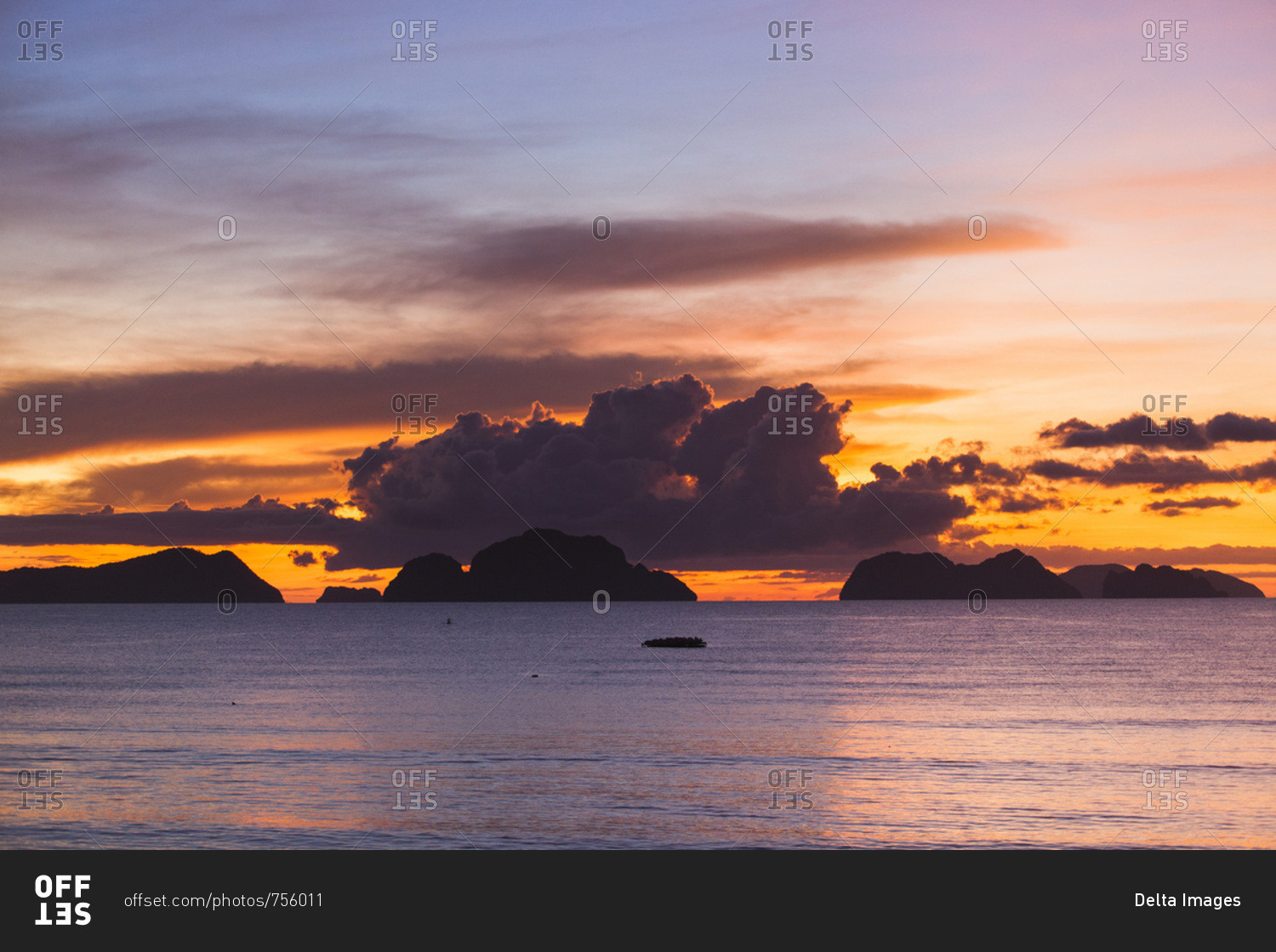 Sunset over Bacuit Bay, Palawan Island, Philippines stock photo - OFFSET