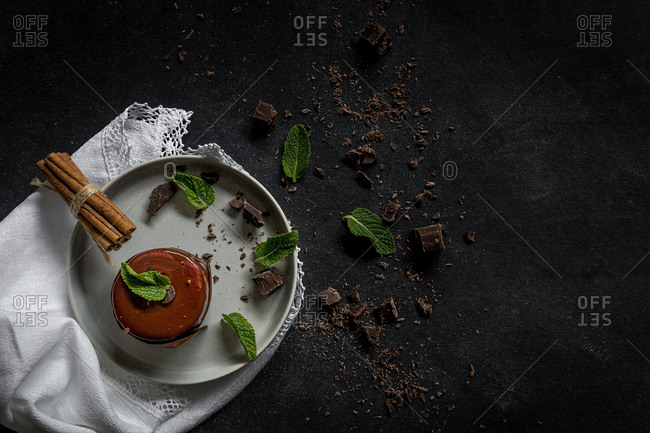 Chocolate cake with mint and cinnamon