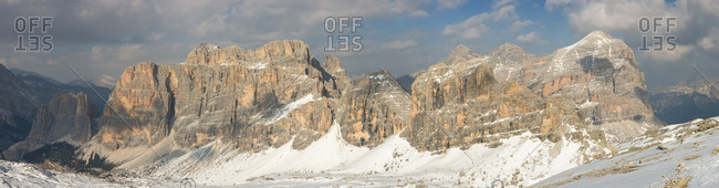 Panorama from the top of Mount Lagazuoi Visible from left to right: Cima del Lago, Cima Scotoni, Fanis Group, Grande Lagazuoi, Tofane Group, dolomites, Italy, Europe