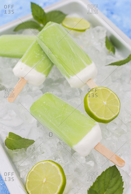 Lime mint popsicles- slices of limes and mint leaves on crushed ice
