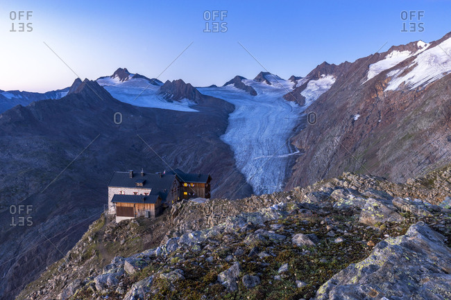 Austria, Tyrol, �tztal, Obergurgl, Ramolhaus, view to the Ramolhaus and the Gurgler Ferner before sunrise