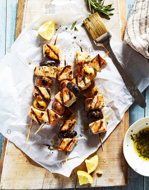 Kebabs on parchment paper - Offset