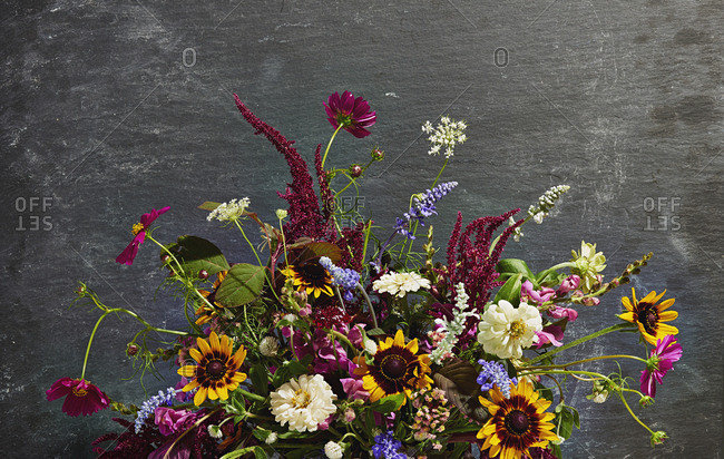 Flower arrangement on slate - Offset