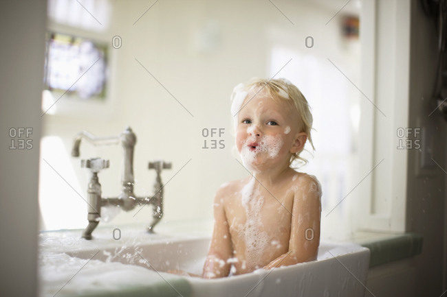 Children in bubble bath - Stock Image - C052/1149 - Science Photo