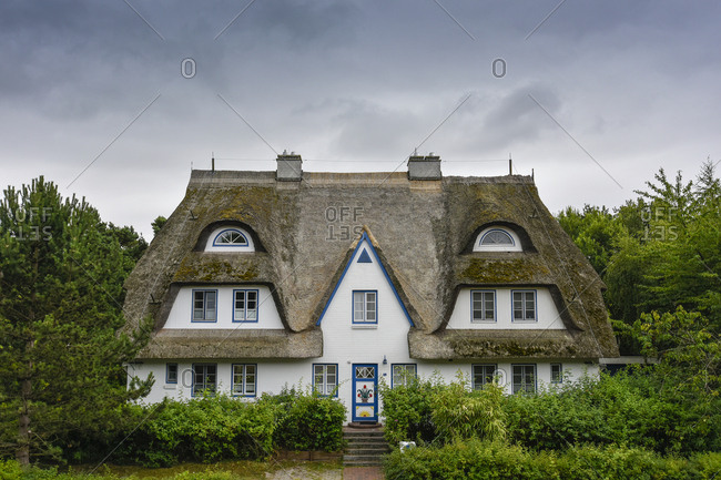 Germany- Zingst- thatched-roof house - Offset