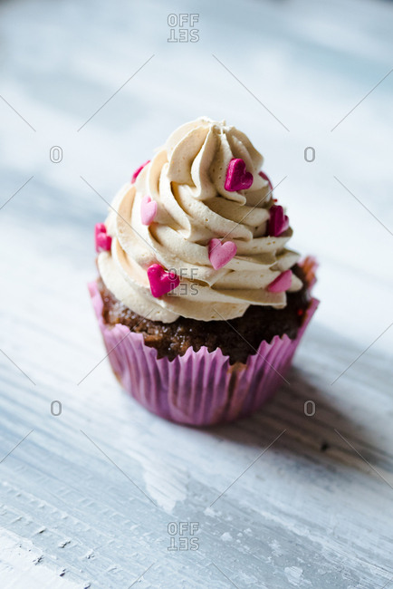Valentine's day themed cupcake - Offset