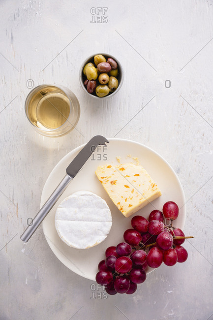 cheese and grapes snack with wine