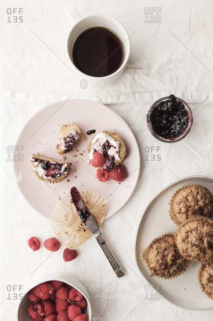 Butternut squash muffins with fruit and jelly