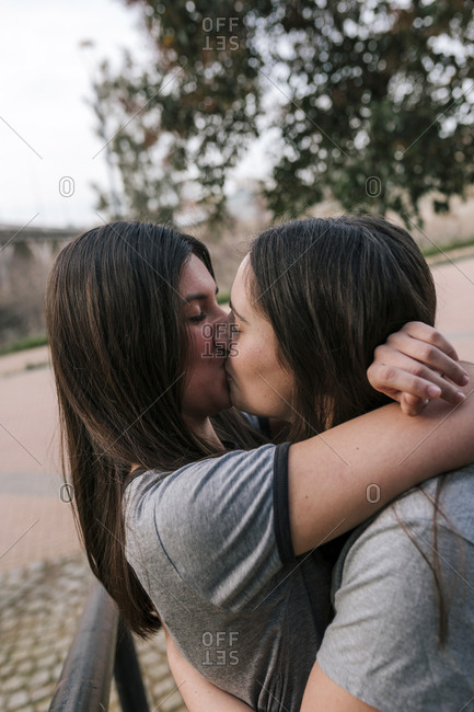 Real Lesbians Kissing