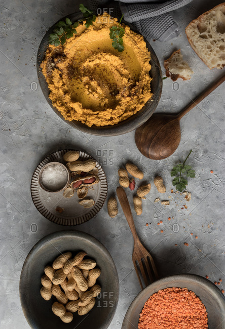 Lentil hummus with carrot and peanuts
