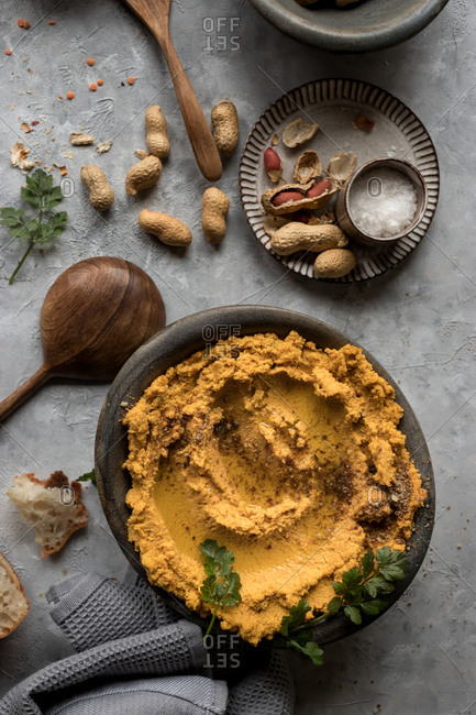 Lentil hummus with carrot and peanuts