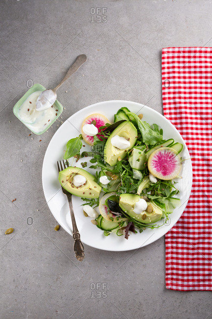 Green avocado and radish salad