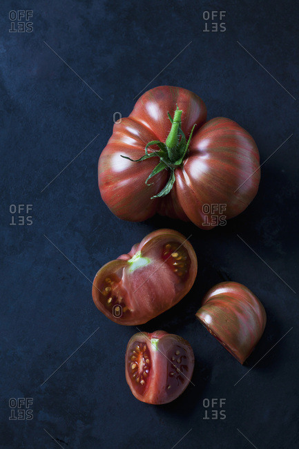 Whole and sliced beef tomatoes 'Chocolate Stripes'