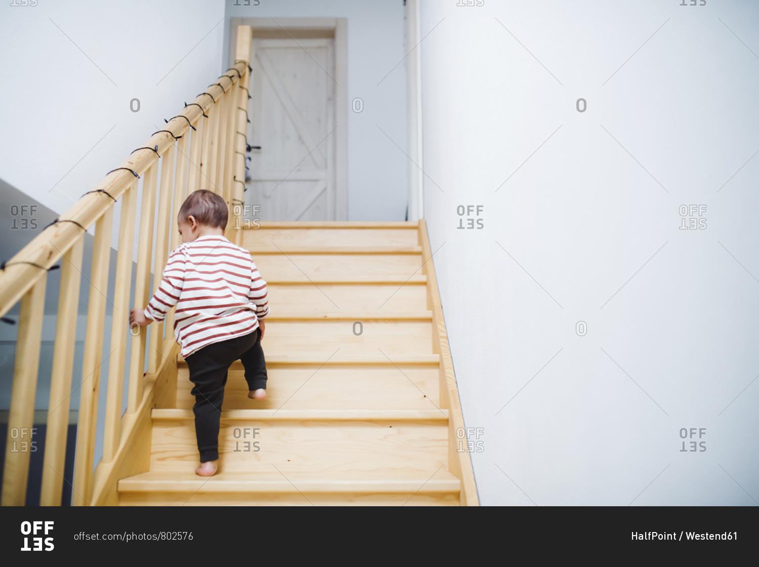 Иди сходи. С работы по ступенькам домой. A boy Walking up the Stairs. A boy coming down the Stairs. Up the down Staircase Элис.