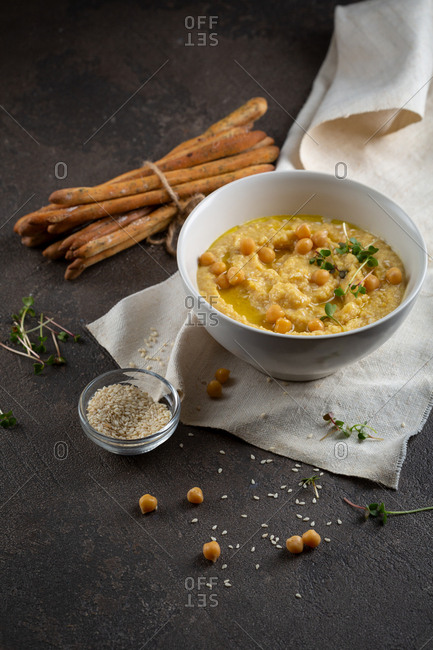 Hummus and breadsticks