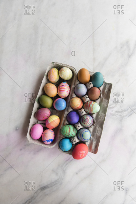 Dyed eggs in carton - Offset