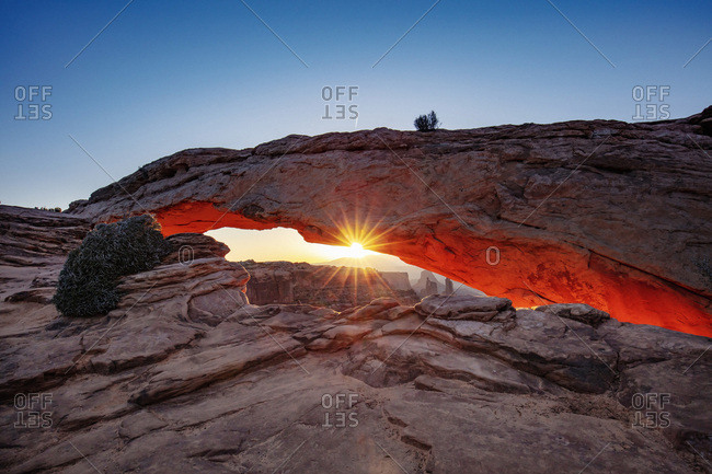 United States, Utah, Canyonlands National Park, The iconic view of Mesa arch with Canyonlands National Park (island in the Sky) in the background at sunrise