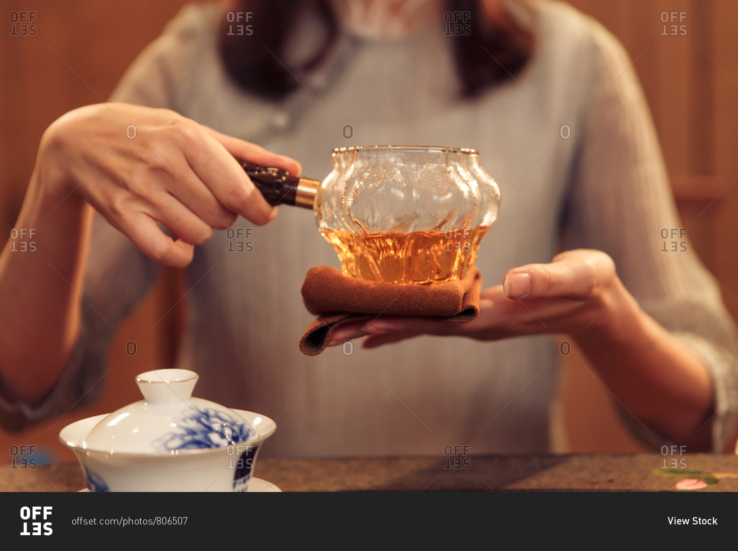Young women show tea art