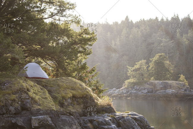 Canada, British Columbia, Johnstone Strait, tent on Owl Island