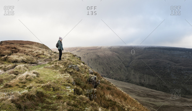 UK- Wales- Brecon Beacons- Craig y Fan Ddu- woman hiking in rolling landscape
