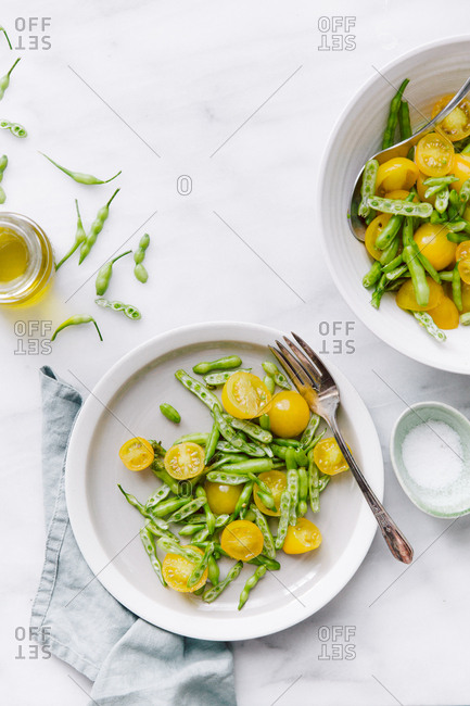 Tomato and radish pod salad