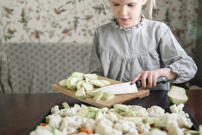 Girl slicing vegetables - Offset Collection