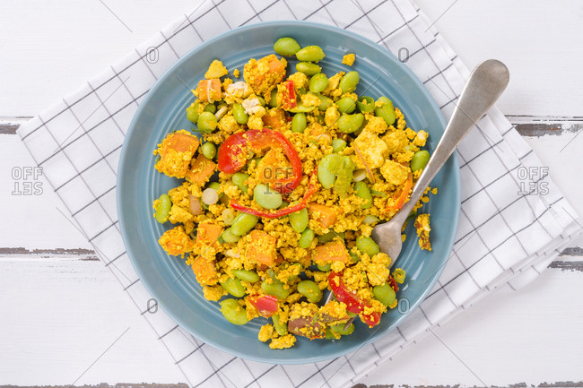 Tofu scramble with edamame, sweet potato and turmeric