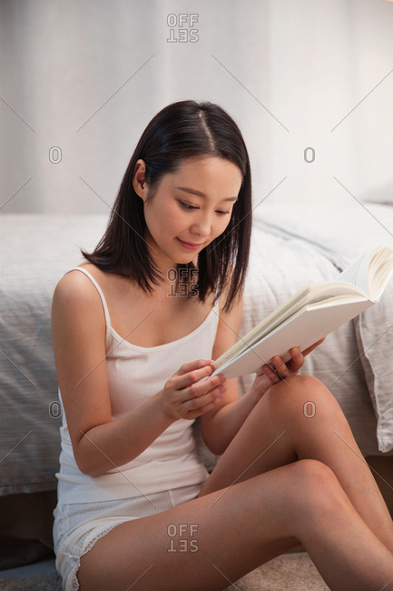 The young woman reading a book