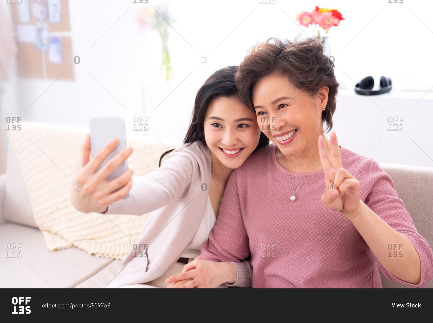 Happy mother and daughter to use mobile phones