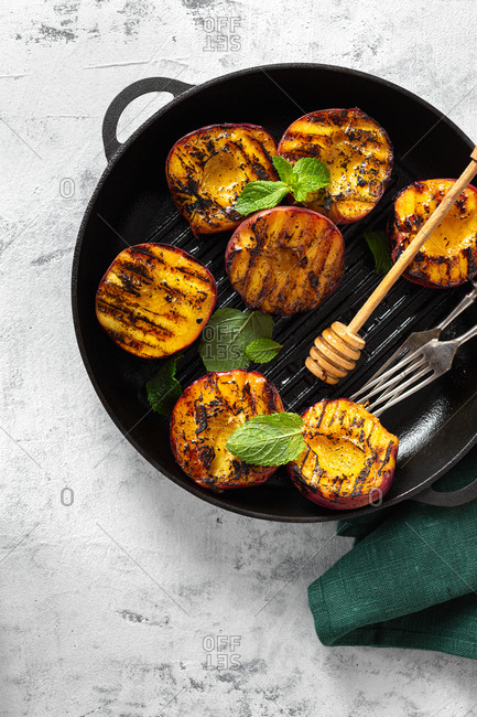 Top view grilled peach dessert on grill pan