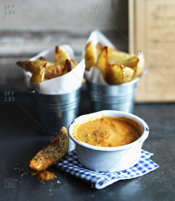 Curry dip with potato wedges
