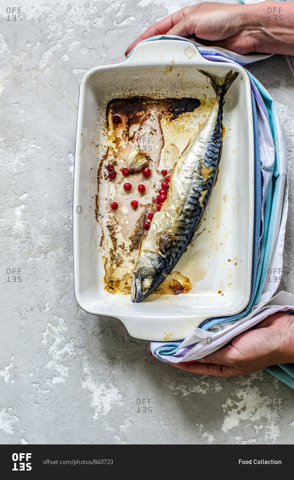 Fried mackerel in a baking dish