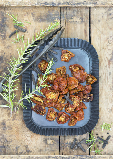 Dried tomatoes and rosemary - Offset