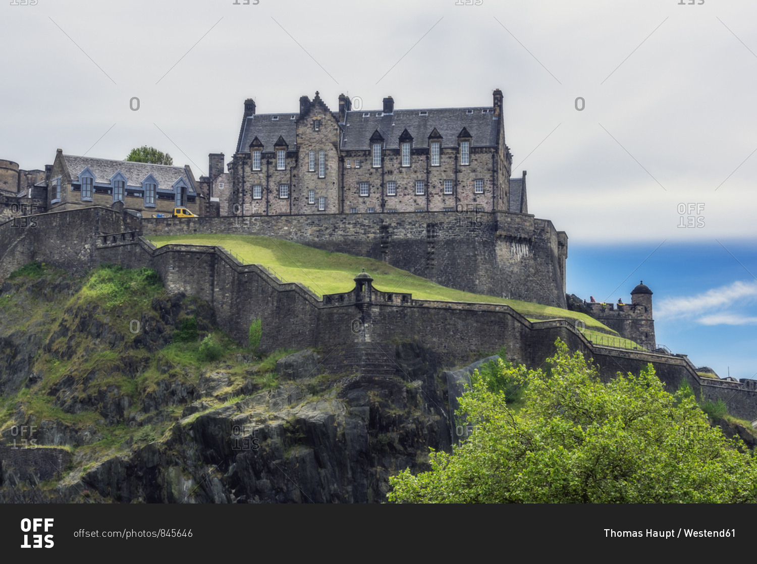 UK- Scotland- Edinburgh- view to Edinburgh Castle