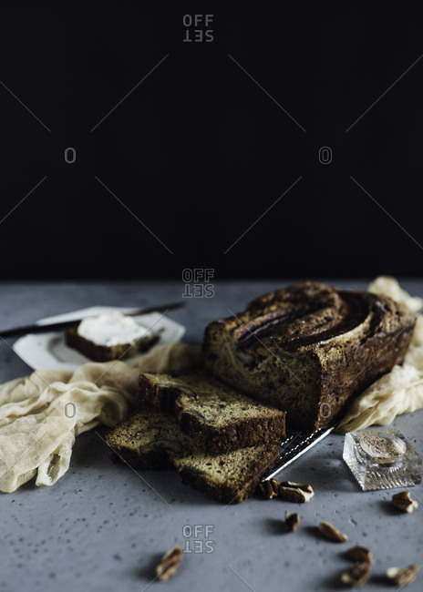 Sliced banana bread loaf and pieces