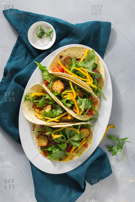 Vegetarian tortilla with falafel and vegetables