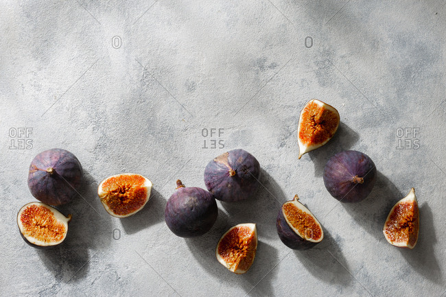 Sliced and whole fresh figs top view