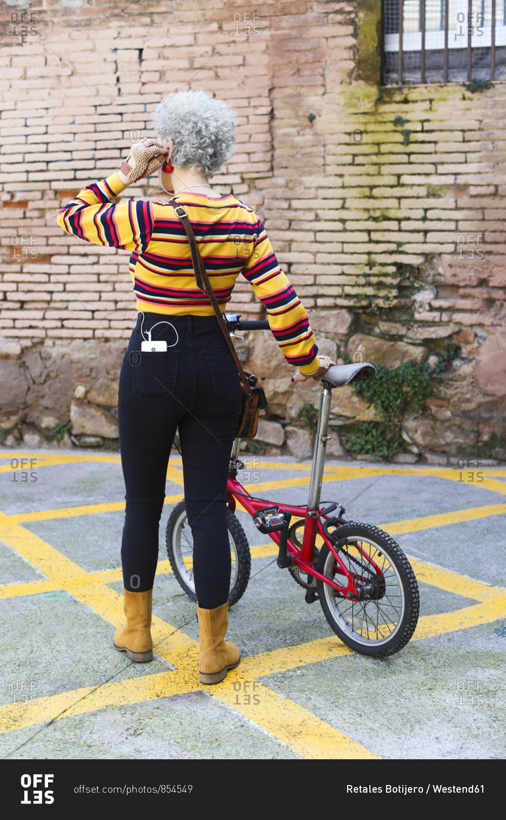 carrying laptop on bike