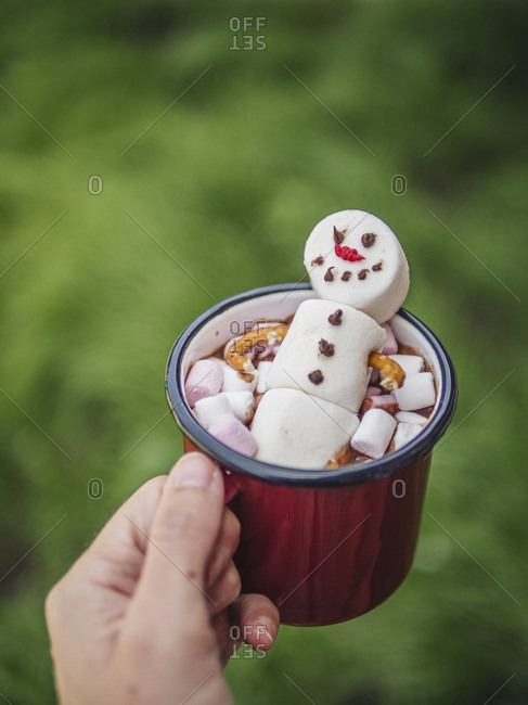 Hot chocolate and marshmallow snowman