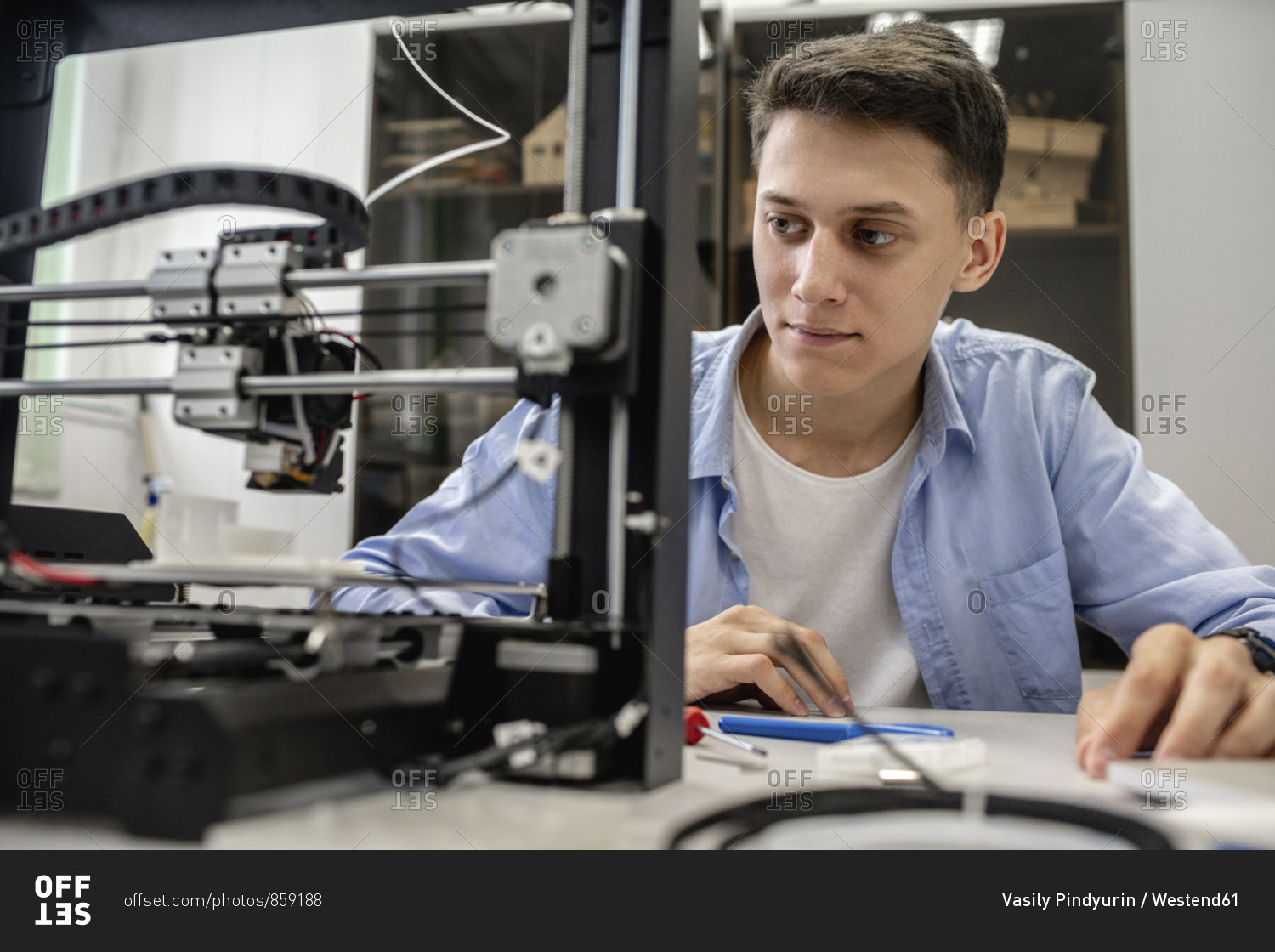 Student setting up 3D printer- close up