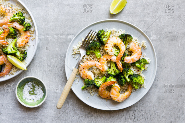 Plate of shrimp and broccoli stir fry with brown rice