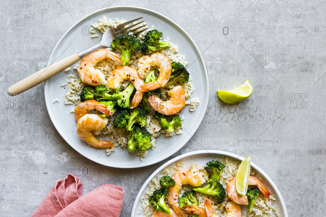 Shrimp and broccoli served with brown rice