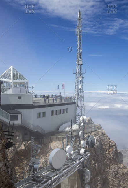 January 1, 1970: Sendemasten und Antennen vor dem Mnchner Haus, der Bergstation und Aussichtsplattform auf der Zugspitze, Deutschlands hchster Berg,
