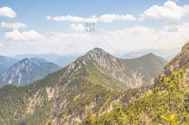 Blick zum Herzogstand ber Berggipfel der Alpen