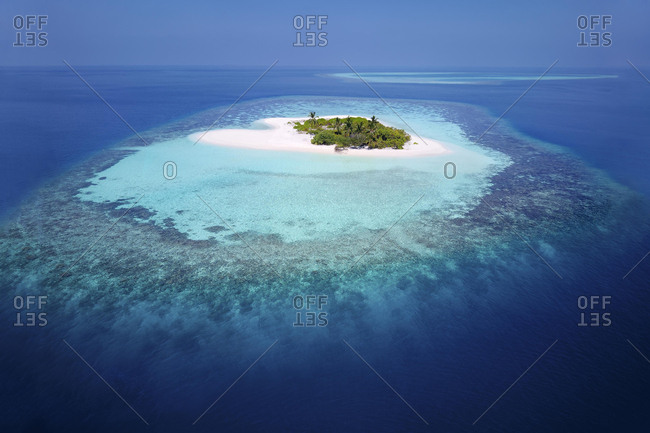 Uninhabited palm island with sandy beach, offshore coral reef, Ari atoll, Indian Ocean, Maldives, Asia