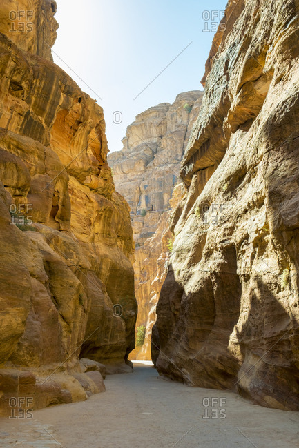 The siq slot canyon entrance to petra archeological park, jordan