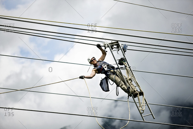 Fitter with ladder- pulling along high-voltage power line
