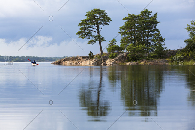 Sweden, garden of skerry / skargard, single kayakist in scenery