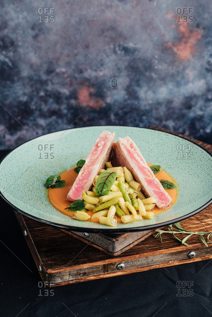 Gourmet tuna steak dish