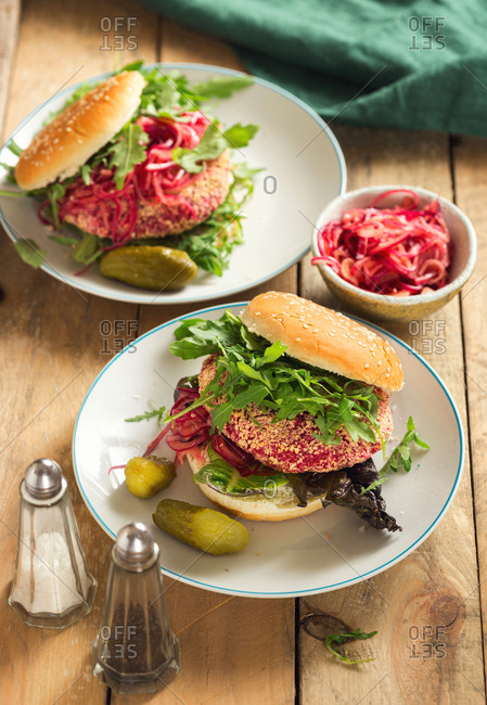 Vegetarian burger with beetroot cutlet, fermented onions and arugula
